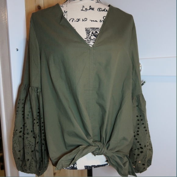 Balloon Sleeve Tie Top - Picture 2 of 5